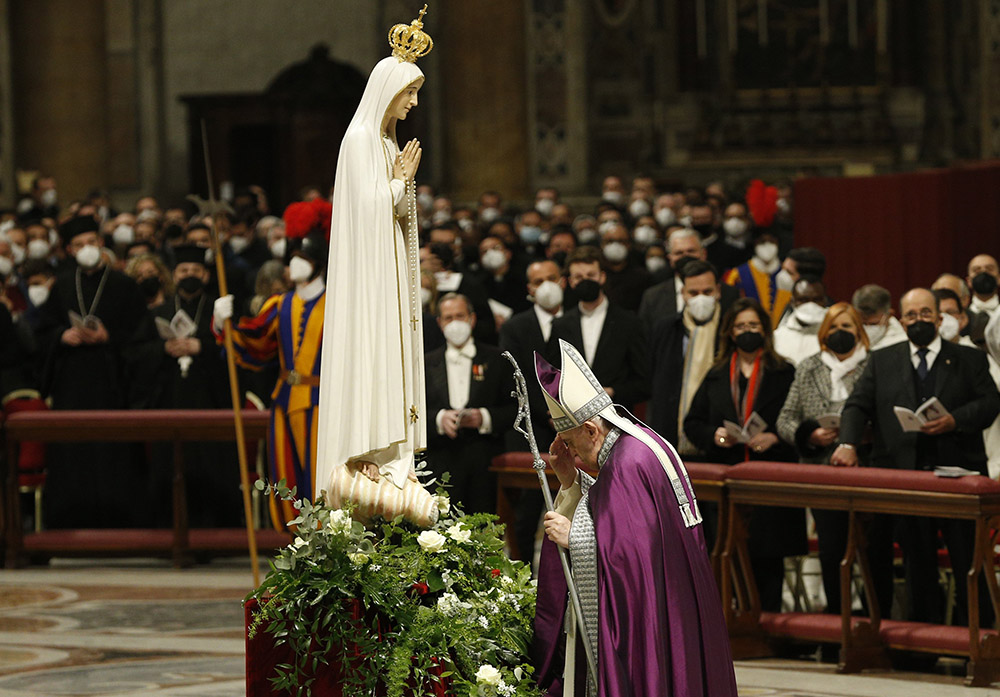 Pope Francis makes the sign of the cross in front of a Marian statue after consecrating the world and, in particular, Ukraine and Russia to the Immaculate Heart of Mary during a Lenten penance service in St. Peter's Basilica at the Vatican March 25, 2022. (CNS/Paul Haring)
