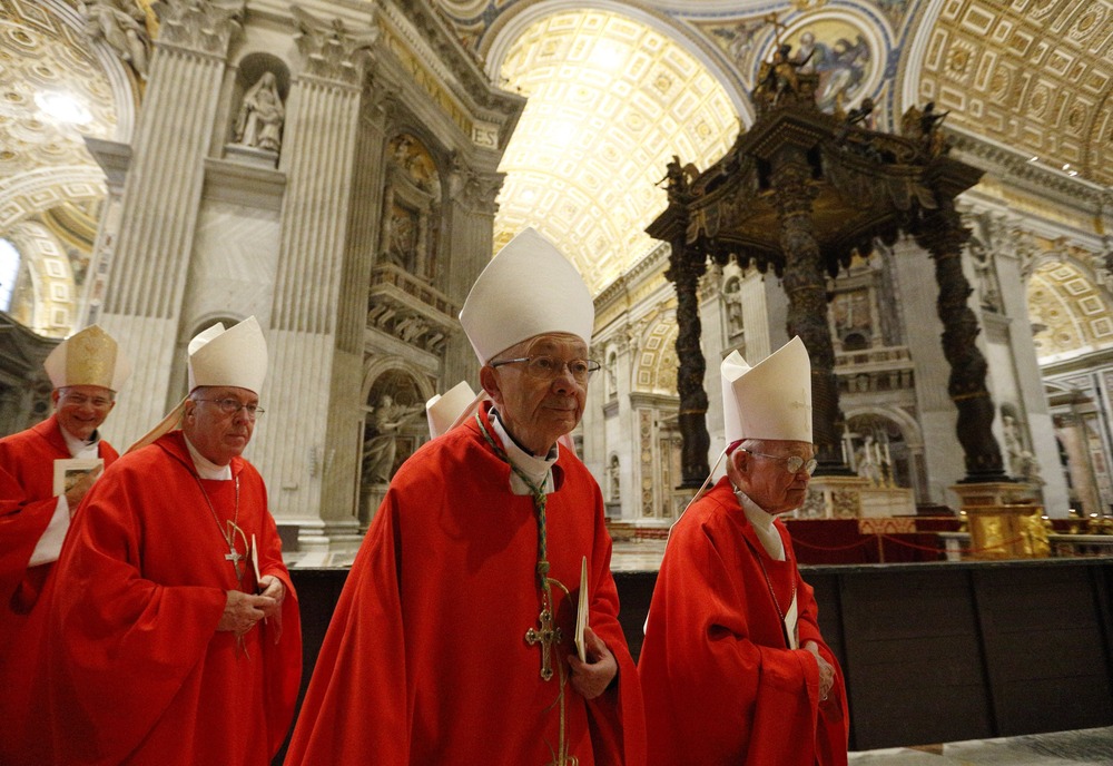 Bishop's process through St. Peter's Basilica. 
