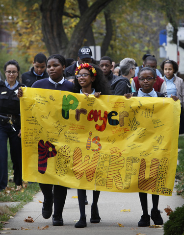 Students in Chicago conduct a prayer walk for peace Nov. 5. The walk was prompted by the Nov. 2 fatal shooting of a 9-year-old boy in a Chicago alley. (CNS/Karen Callaway, Catholic New World)