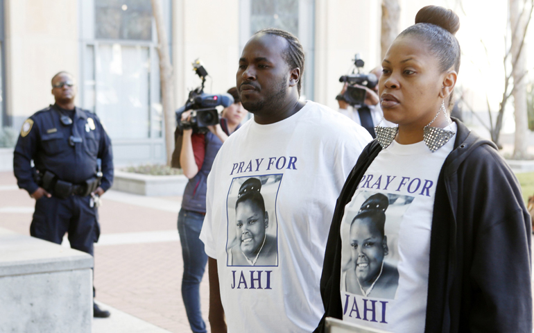 Nailah Winkfield, right, and Martin Winkfield, mother and stepfather of 13-year-old Jahi McMath, who doctors declared brain dead, arrive at the U.S. District Courthouse for a settlement conference in Oakland, Calif., Jan. 3. (CNS/Reuters/Beck Diefenbach)