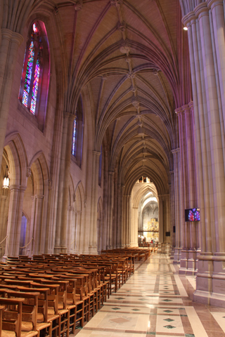 Inside the Washington National Cathedral (Wikimedia Commons/Caroline Léna Becker)