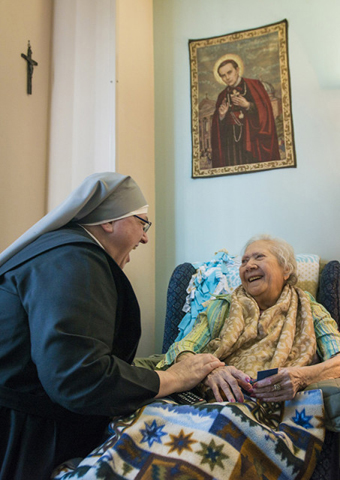 Little Sisters of the Poor Sr. Constance Veit shares a laugh with resident Eva Howse March 21, 2016 in Washington, D.C. (Jarrad Henderson/USA Today)