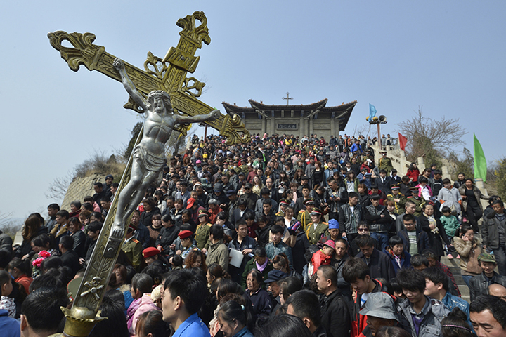 Local Catholics carry a cross on top of Qiku Mountain in Taiyuan, Shanxi province, on March 22, 2013. A Mass was held on top of Qiku Mountain, a historic holy place for locals believers, to pray for newly elected Pope Francis. (Reuters/Stringer)