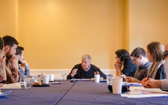 Paul Mariani, a Catholic poet at Boston College gives a master class to graduate students at the Lumen Christi Institute at the University of Chicago. (CNS photo/Mark Franzen, Lumen Christi Institute)