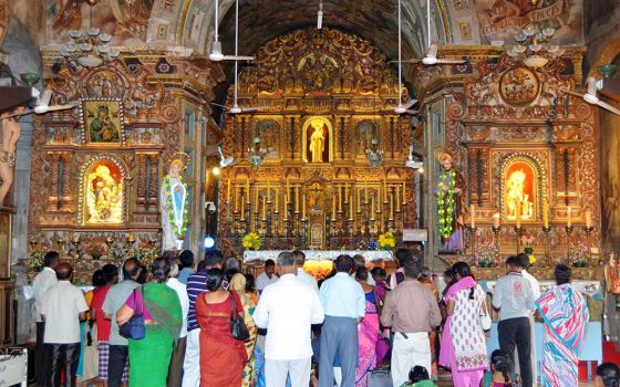 Worshipers at St. Antony's Syro-Malabar Catholic Forane Church in Ollur, Thrissur city in Kerala state, India (Wikimedia Commons/Mamichaelraj)