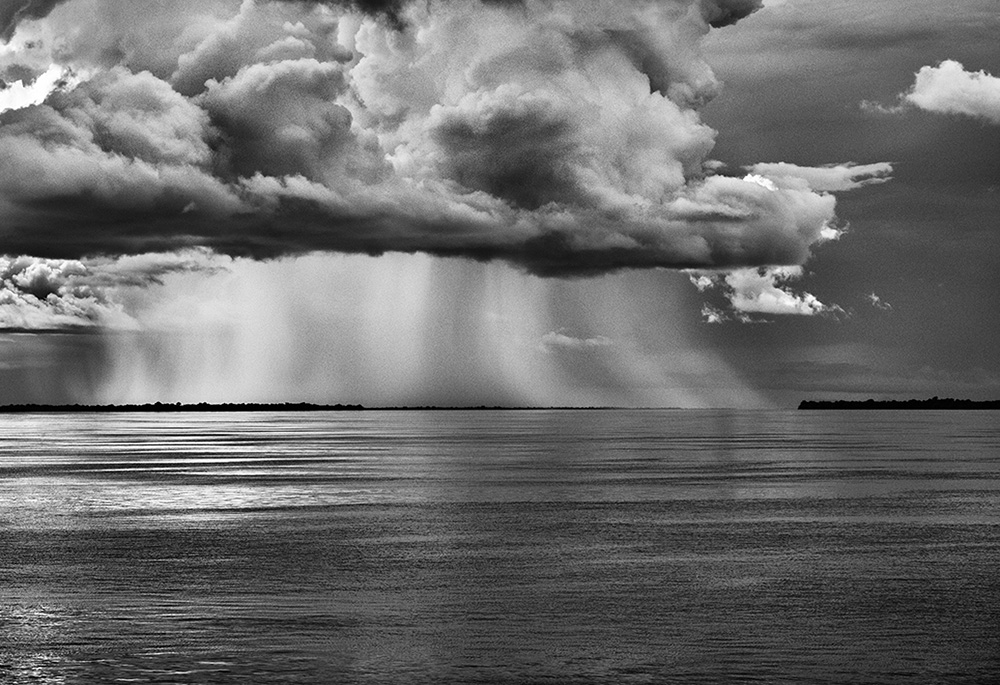 Rio Negro in 2019 in Amazonas state, Brazil (© Sebastião Salgado/Contrasto)