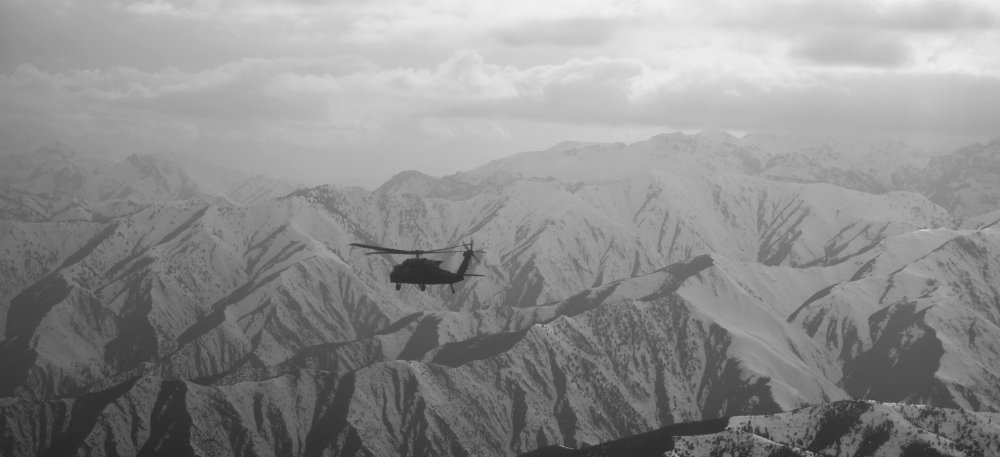 A U.S. Army UH-60 Black Hawk helicopter flies over the mountains in eastern Afghanistan March 12, 2014. (Wikimedia Commons/Department of Defense/Pfc. Nikayla Shodeen, U.S. Army)