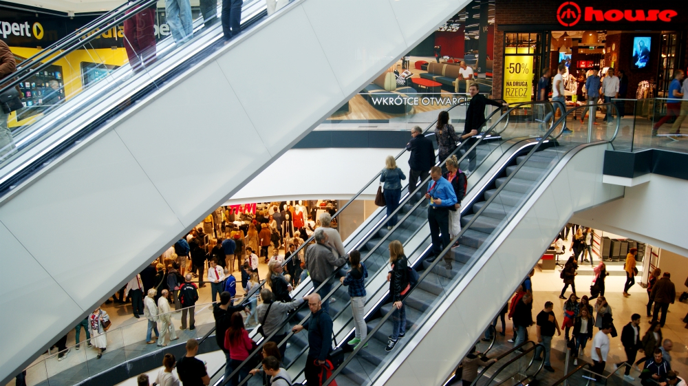 A shopping mall in Lodz, Poland (Wikimedia Commons/Stevenlodz)