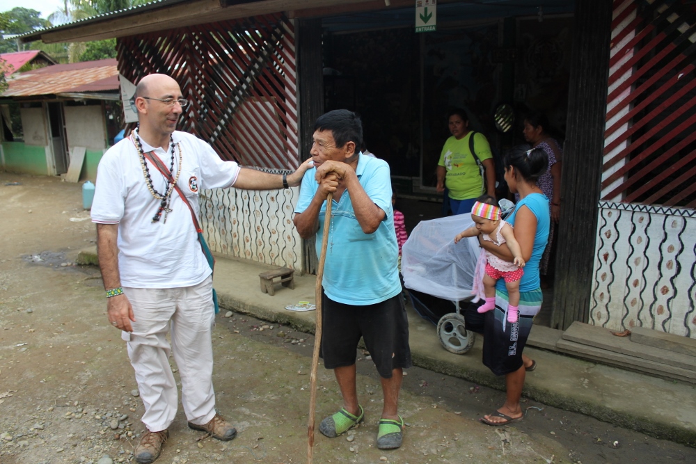 Bishop David Martínez de Aguirre Guinea chats with a man Feb. 20 from the indigenous community of Arazaire, Peru. (CNS/stringer)