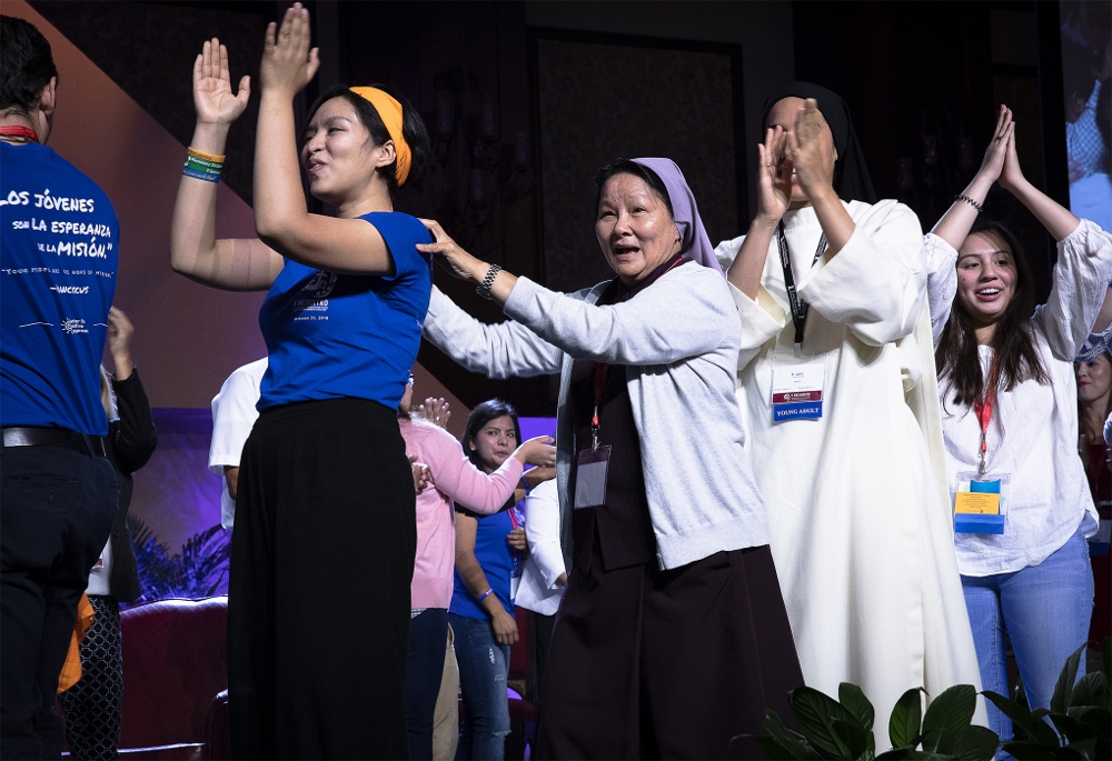 Delegates celebrate the Sept. 23 closing session of the V Encuentro in Grapevine, Texas. (CNS/Tyler Orsburn) Delegates celebrate the Sept. 23 closing session of the V Encuentro in Grapevine, Texas. (CNS/Tyler Orsburn)