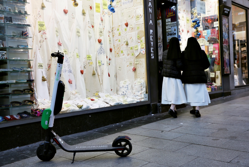 Women religious walk in Madrid Dec. 4, 2018. (CNS/Reuters/Susana Vera) Women religious walk in Madrid Dec. 4, 2018. (CNS/Reuters/Susana Vera)