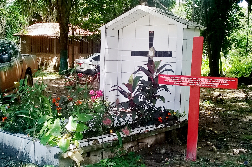 A cross at the grave of Notre Dame de Namur Sr. Dorothy Stang in Anapu, Brazil, bears the names of rural workers killed or missing since 2015. (Carlos Tautz)