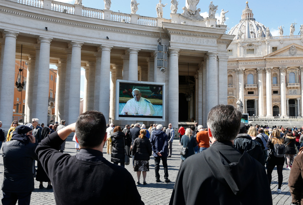 After Leading Virtual Angelus Pope Blesses Crowd In St Peter S