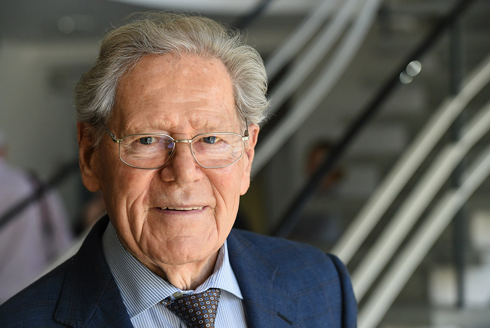 Swiss-born Fr. Hans Küng, a prominent and sometimes controversial theologian who taught in Germany, died April 6, at age 93. Küng is pictured in a 2015 photo. (CNS/Harald Oppitz, KNA) Swiss-born Fr. Hans Küng, a prominent and sometimes controversial theologian who taught in Germany, died April 6, at age 93. Küng is pictured in a 2015 photo. (CNS/Harald Oppitz, KNA)