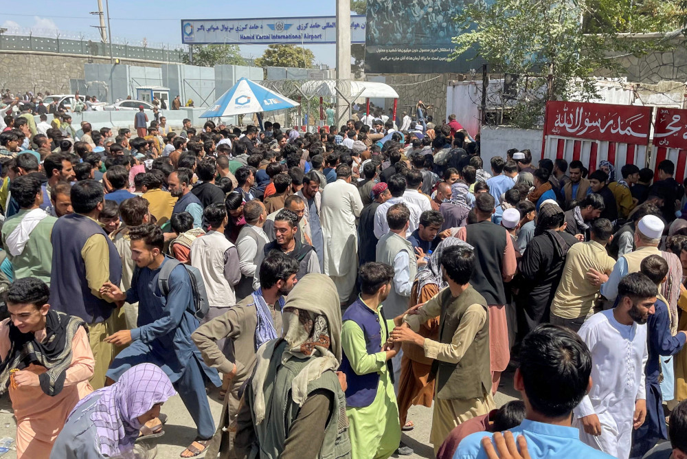 People try to get into Hamid Karzai International Airport Aug. 16 in Kabul, Afghanistan. (CNS/Reuters)