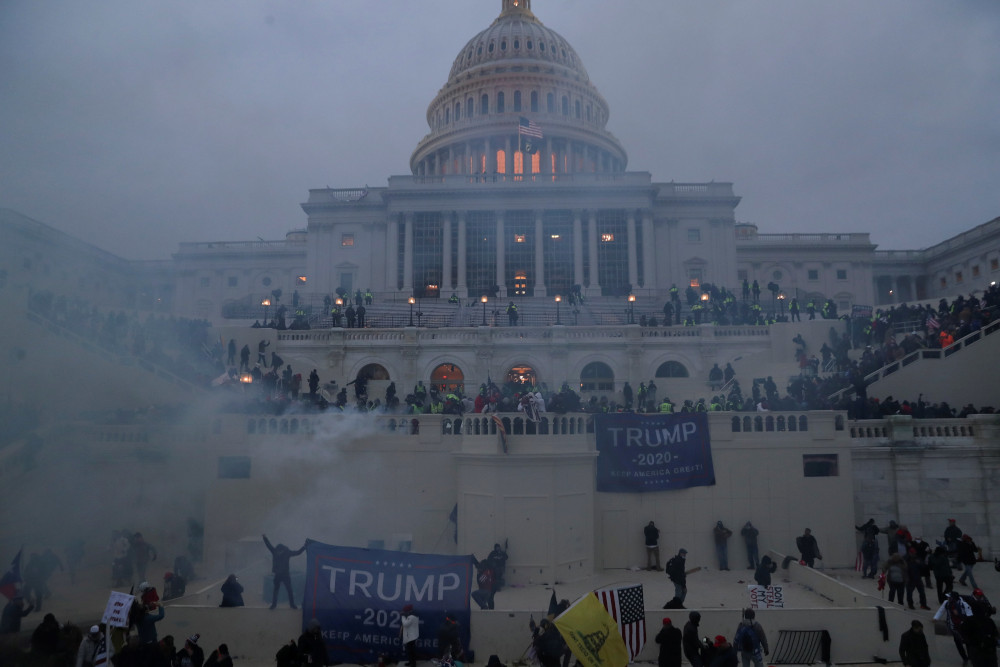 Insurrectionists with Trump 2020 banners swarm the U.S. Capitol 