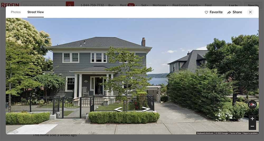 Una vista de la calle de la nueva residencia del arzobispo de Seattle Paul Etienne, que se llamará Bethany House, se ve en su listado en el sitio web de bienes raíces Redfin.  (Captura de pantalla de NCR)