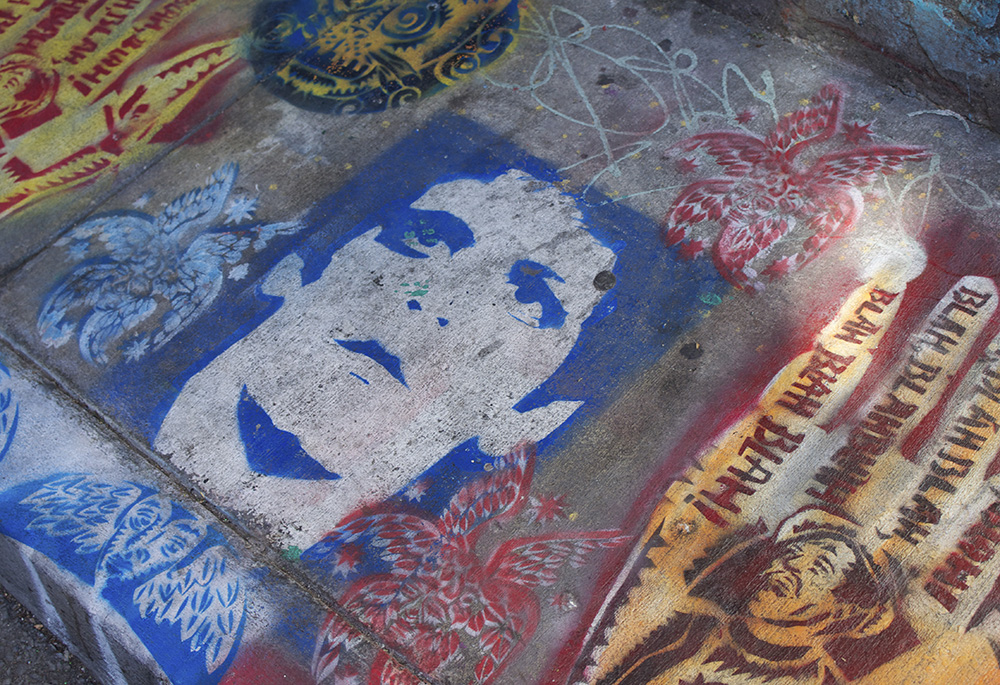 Street art with Lou Reed (Wikimedia Commons/Chelsea Marie Hicks, CC BY 2.0)