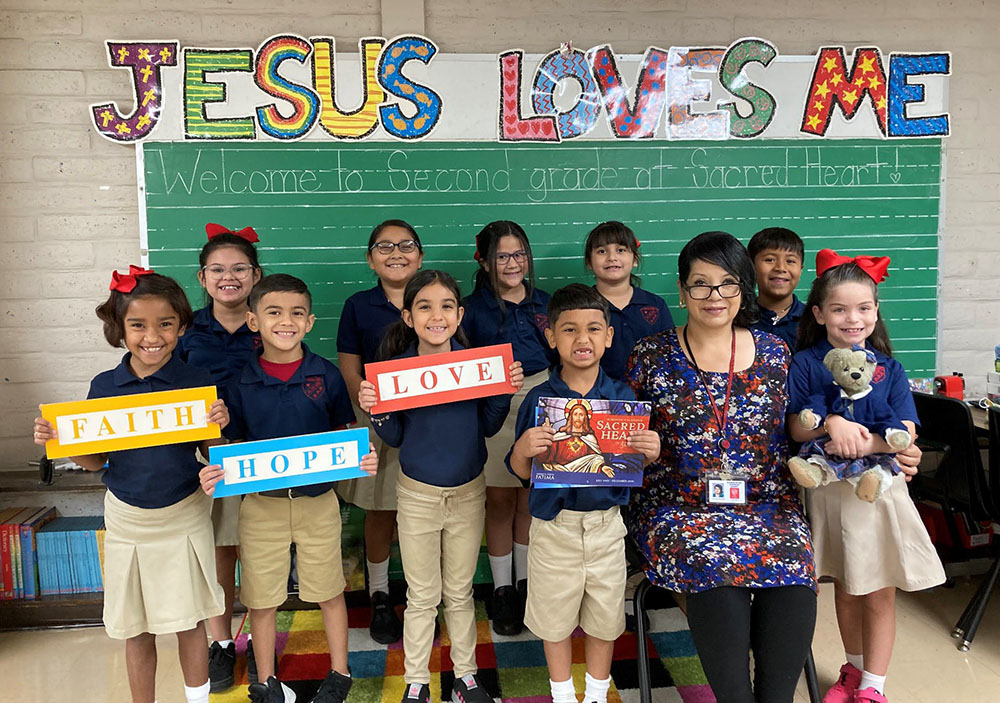 Students in the second-grade class at Sacred Heart Catholic School in Uvalde, Texas, who were transferred from Robb Elementary after the May 24 shooting and wrote to Pope Francis (Courtesy of Catholic Extension/Juan Guajardo)