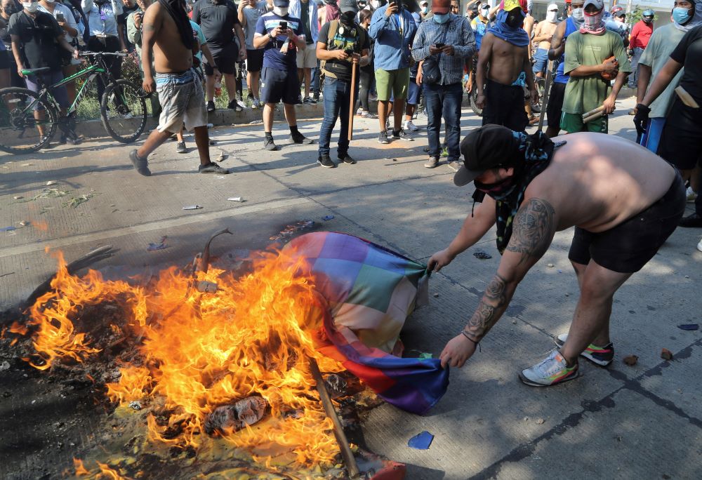 Protester burns Indigenous flag in Bolivia