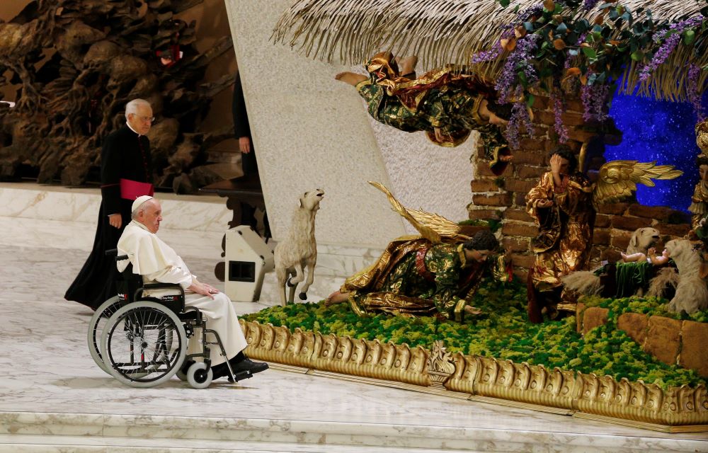 Pope visits Nativity scene