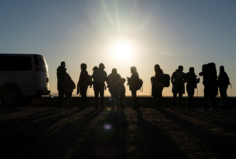 Migrants seeking asylum in the U.S. are seen in Yuma, Arizona, Jan. 23, 2022. (CNS/Reuters/Go Nakamura)