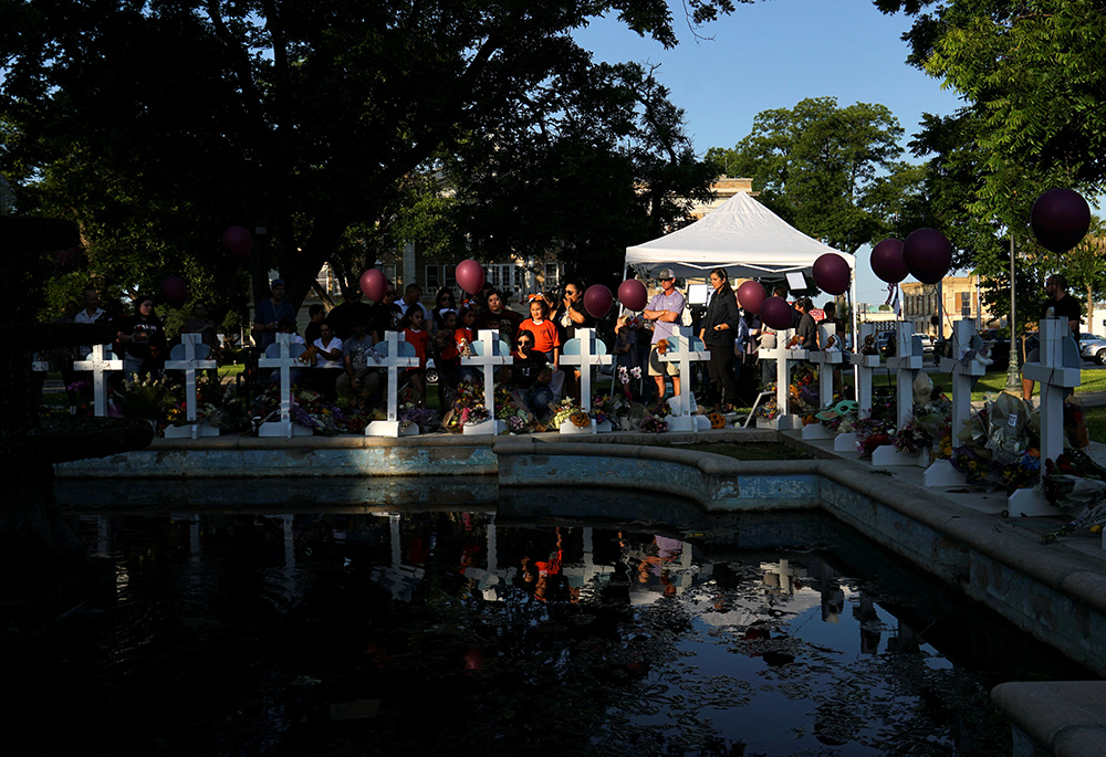 People seen in front the Uvalde County Courthouse May 26 in Texas mourn the victims of the mass shooting at Robb Elementary School. (CNS/Reuters/Veronica G. Cardenas)