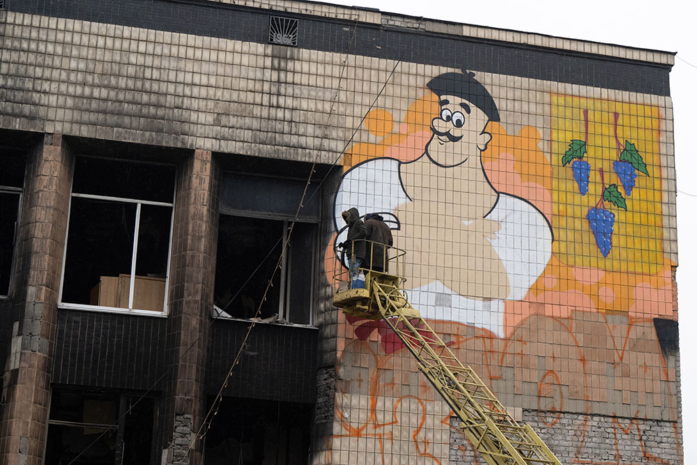 A "Cossack" cartoon mural is painted on the former city hall in Izium, Ukraine, on Dec. 8. (Marcin Mazur)