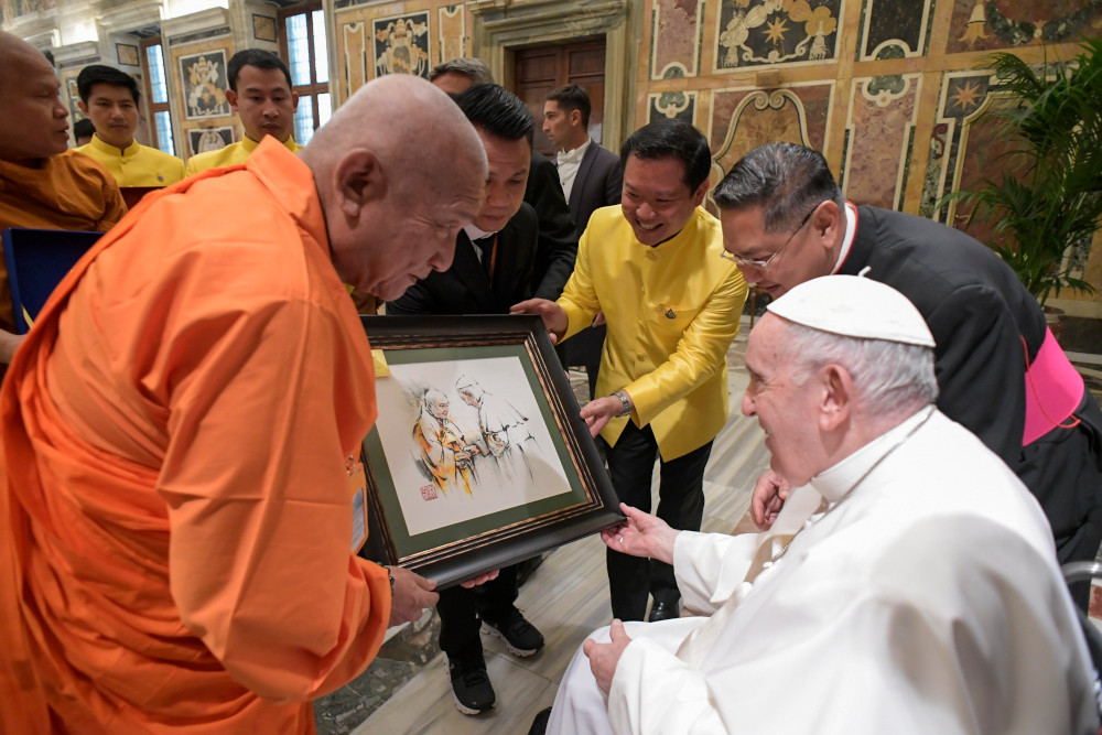 Pope Francis receives a sketch during meeting with a delegation of Buddhists from Thailand in Clementine Hall at the Vatican June 17, 2022. (CNS/Vatican Media)