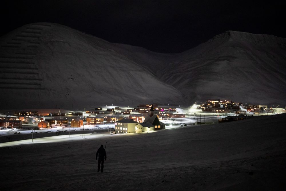 Svalbard Kirke member Lars-Olav Tunheim descends from Plataberget mountain during a hike in Longyearbyen, Norway, Wednesday, Jan. 11, 2023. (AP/Daniel Cole)