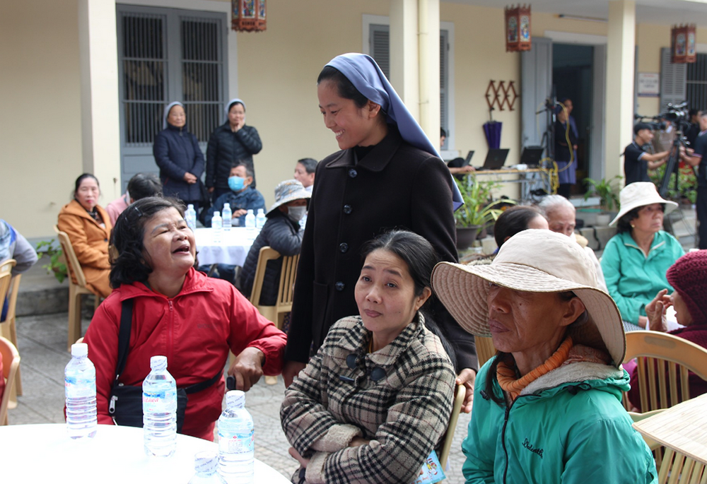 Filles de Marie Immaculée Sr. Anna Le Thi Thu Trang talks with other people at a Tet party Jan. 17 in Hue. (GSR photo/Joachim Pham)