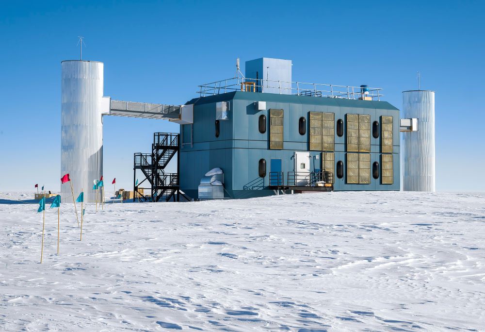 The IceCube Neutrino Observatory on Jan. 6, 2023, at the South Pole Station in Antarctica. (Wikipedia/Christopher Michel)