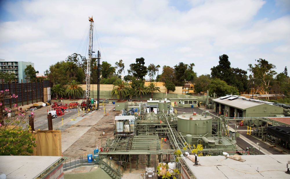 The Murphy Drill Site in the Jefferson Park neighborhood of Los Angeles. (Faces of Fracking/Sarah Craig)