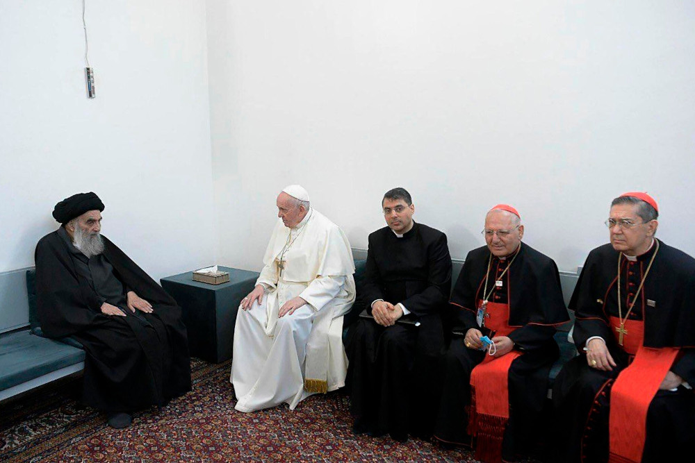 Grand Ayatollah Ali al-Sistani, left, meets with Pope Francis in Najaf, Iraq, on March 6, 2021. (Courtesy of Office of the Grand Ayatollah Ali al-Sistani)