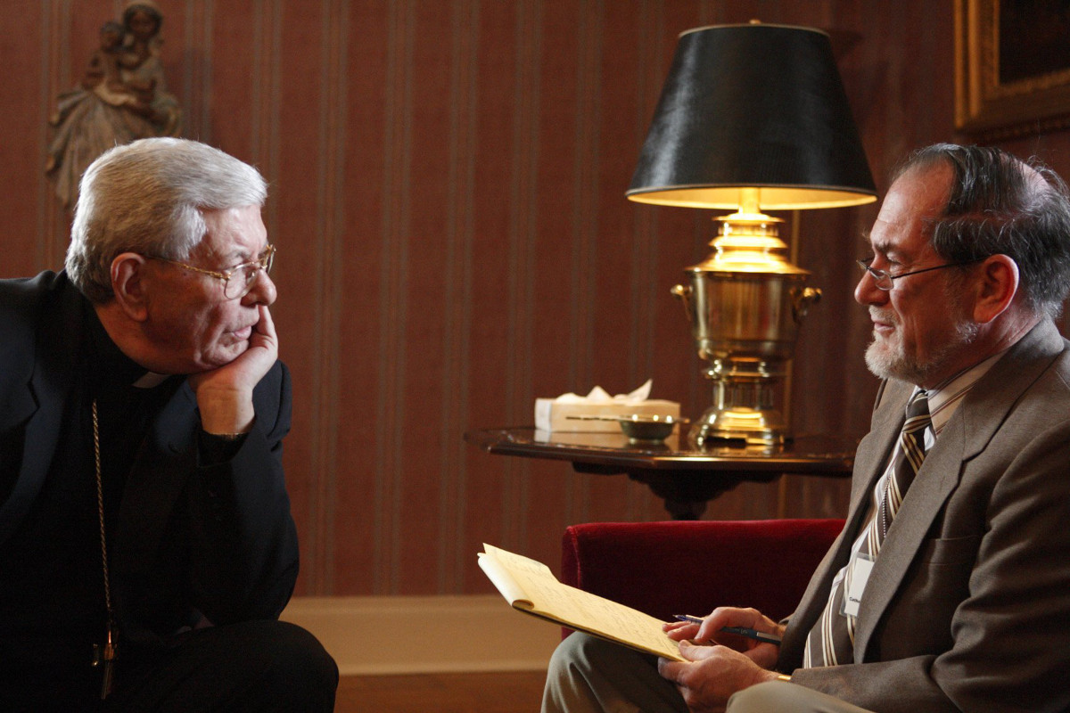 Jerry Filteau, at right, interviewing the late Archbishop Pietro Sambi, then apostolic nuncio to the United States, at the Vatican Embassy in Washington in April 2006. (CNS file photo/Paul Haring)