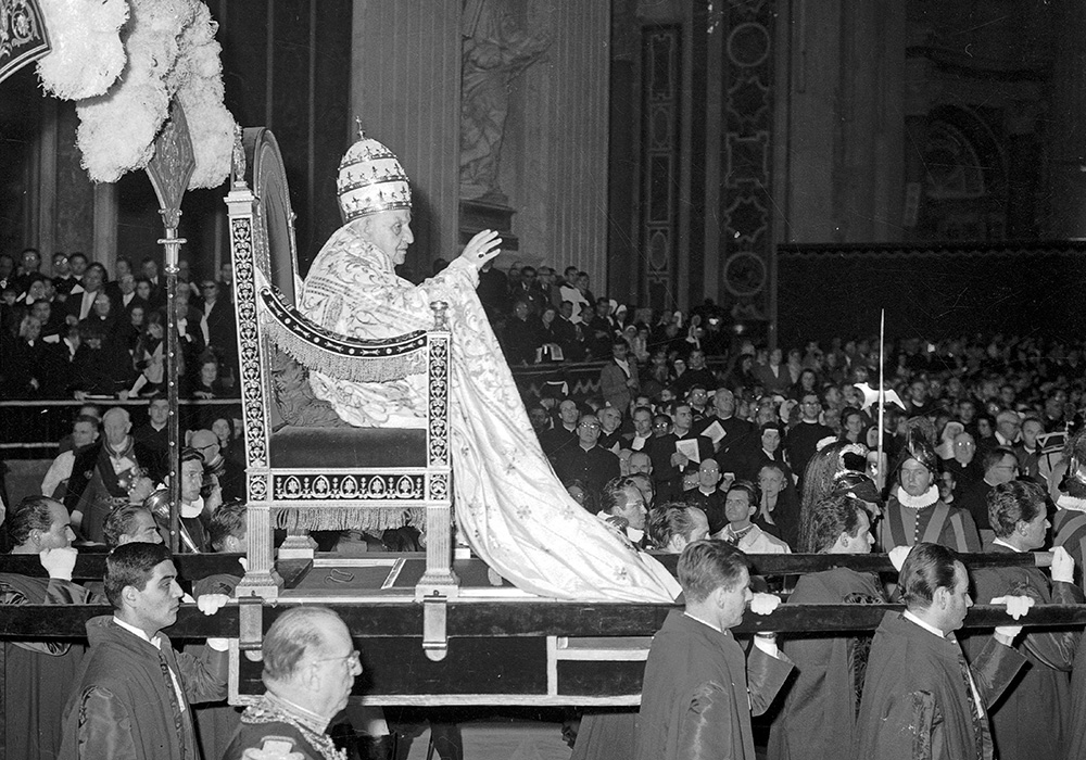 Pope John XXIII leads the opening session of the Second Vatican Council in St. Peter's Basilica Oct. 11, 1962. (CNS/L'Osservatore Romano)