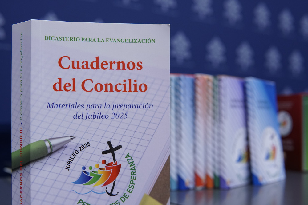 A Spanish book on the documents of the Second Vatican Council prepared ahead of the Holy Year 2025 is presented at the Vatican May 9, 2023. The book will be translated into English and other languages. (CNS photo/Justin McLellan)