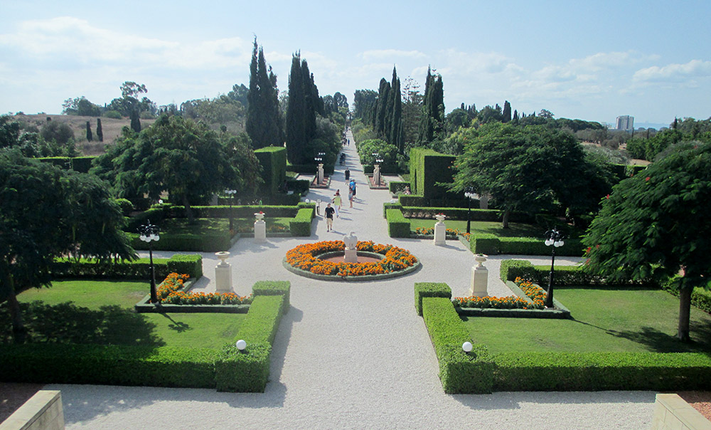 A view of the gardens at the Shrine of Bahá'u'lláh, a Baha'i place of pilgrimage in Acre, Israel (Wikimedia Commons/Dr. Avishai Teicher)