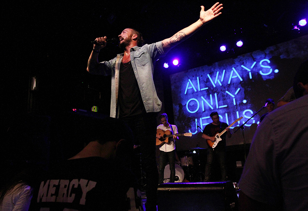Then-Pastor Carl Lentz leads a Hillsong NYC church service in New York City on July 14, 2013. (AP/Tina Fineberg)