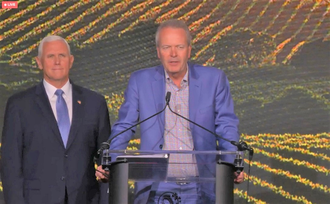 Napa Institute co-founder Timothy Busch gave former Vice President Mike Pence an award to honor his commitment to pro-life causes at the Napa Institute summer conference July 27. (NCR screenshot) 