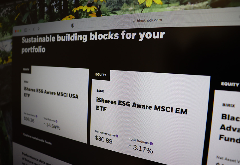 A page on the investment company BlackRock's website promotes ESG funds on Aug. 23. (EarthBeat photo/Teresa Malcolm)