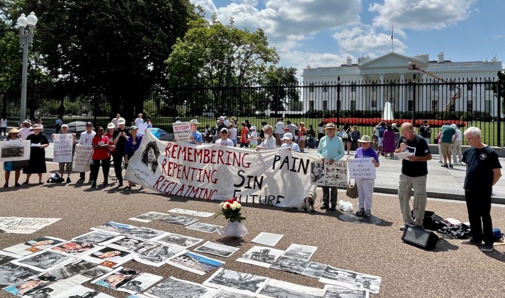 Art Laffin, a member of Dorothy Day Catholic Worker House in Washington, D.C., speaks during a vigil outside the White House on Aug. 9 to commemorate the U.S. atomic bombings of Hiroshima and Nagasaki, Japan in 1945. (NCR photo/ Joshua J. McElwee)