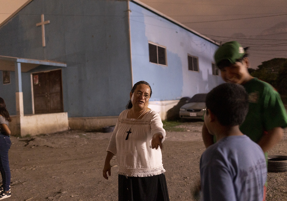 Sr. Sanjuana Morales Nájera talks with youngsters during one of the stops she and other missionaries made during their weekly visits to youth gangs on the streets of Monterrey, Mexico, in May. (Nuri Vallbona)