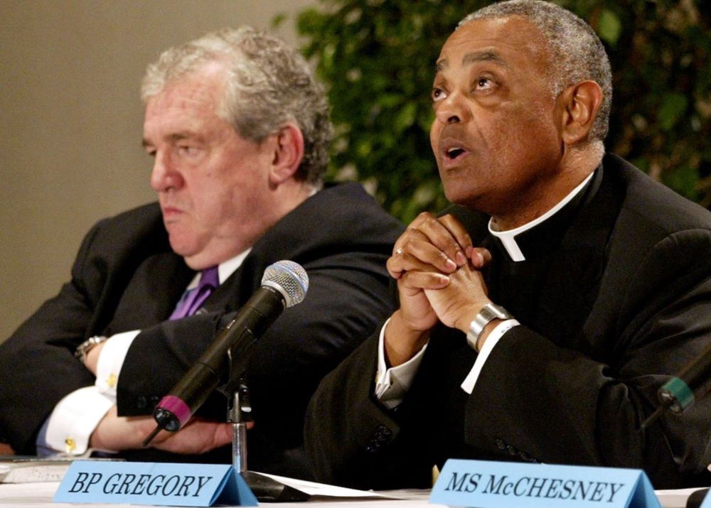Robert S. Bennett, left, and then-Bishop Wilton Gregory at a 2003 press conference. 