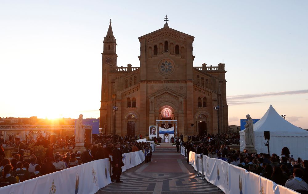 Pope prays at shrine in Malta.