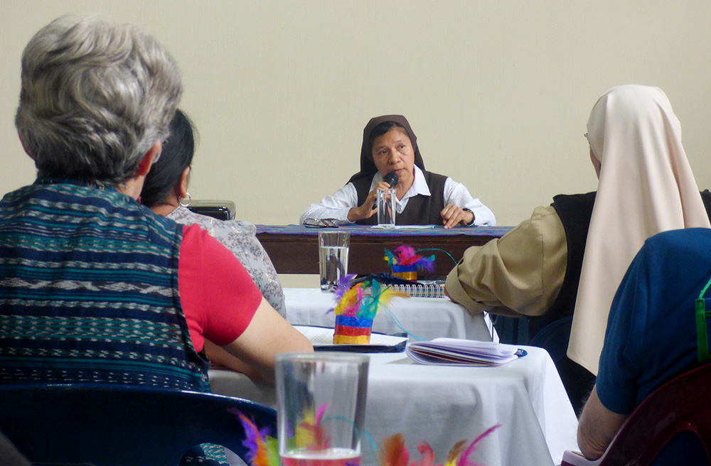 During a seminar on human trafficking Aug. 18 in Guatemala City, Carmelite Missionary Sr. Verónica Cortez Méndez talks to a group from the Confederation of Latin American Religious about Costa Rica's response to migrants who travel through the country. As migration increases, so do the chances of potential human-trafficking victims, said experts who spoke to the group. (GSR photo/Rhina Guidos)