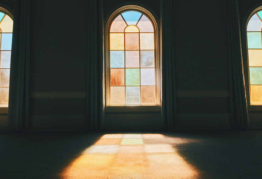 Vidrieras (Unsplash/Daniel McCullough)