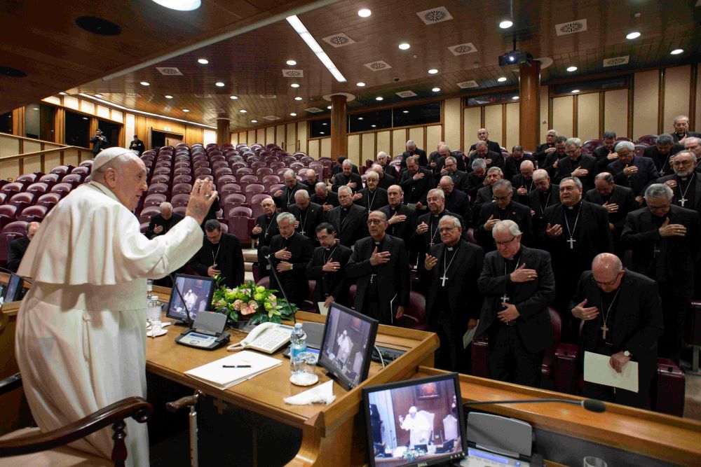 Pope blesses group of bishops 
