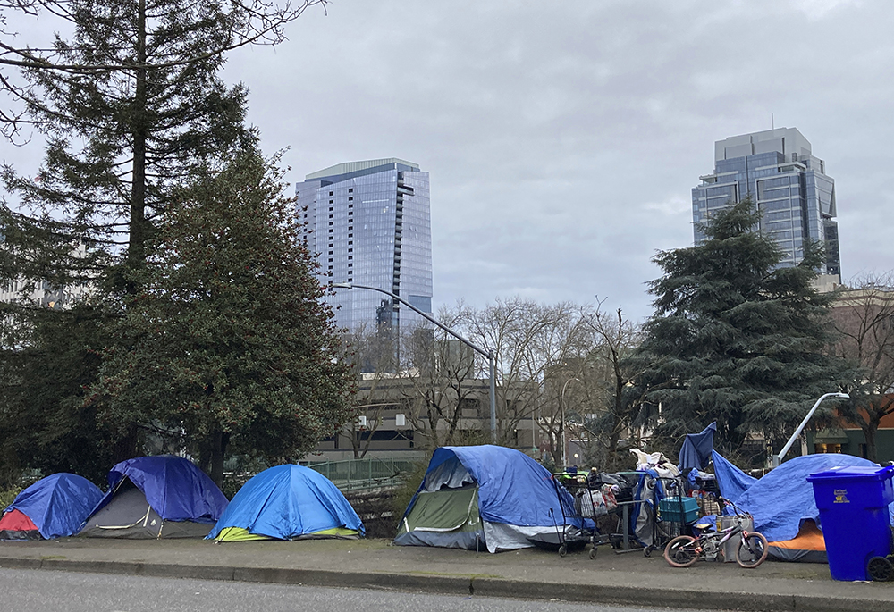 People camp in tents next to the Interstate 405 freeway March 31 in Portland, Oregon. (AP photo/Eric Risberg)