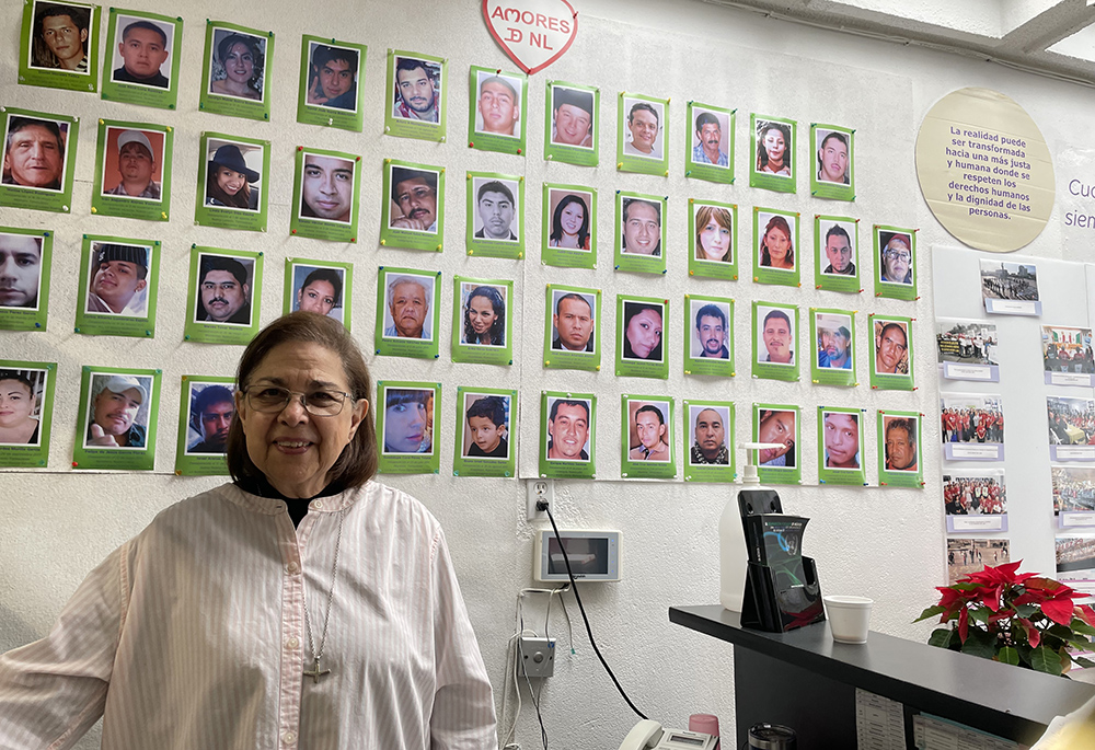 De pie frente a los rostros de los desaparecidos, la hermana Consuelo Morales De pie frente a los rostros de los desaparecidos, la hermana Consuelo Morales encabezó una conferencia de prensa junto a CADHAC y Amores este 26 de noviembre de 2023, para expresar su preocupación por el reciente aumento de feminicidios y desapariciones forzadas, así como por la falta de acción de las autoridades para activar la Alerta Amber en teléfonos celulares. "Observamos una falta de respeto y garantía de los derechos humanos básicos en la actual administración del gobernador Samuel García Sepúlveda